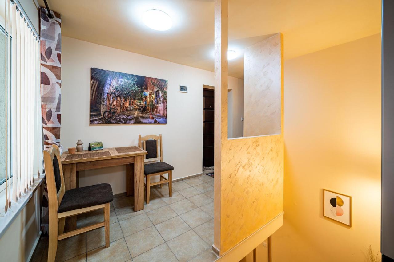 Abstract Apartment Warna Zewnętrze zdjęcie